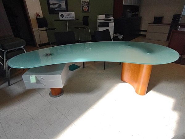 Products/Pre-Owned/glass-desk1.jpg